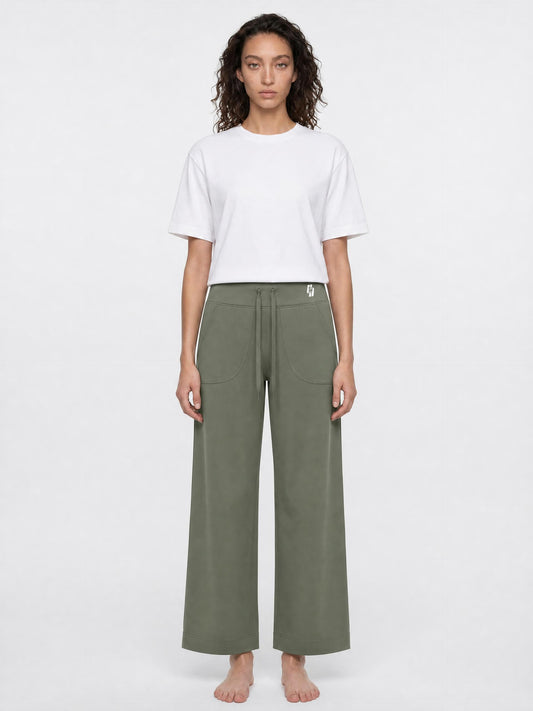 26 Essential - High Rise Straight Legging Pants