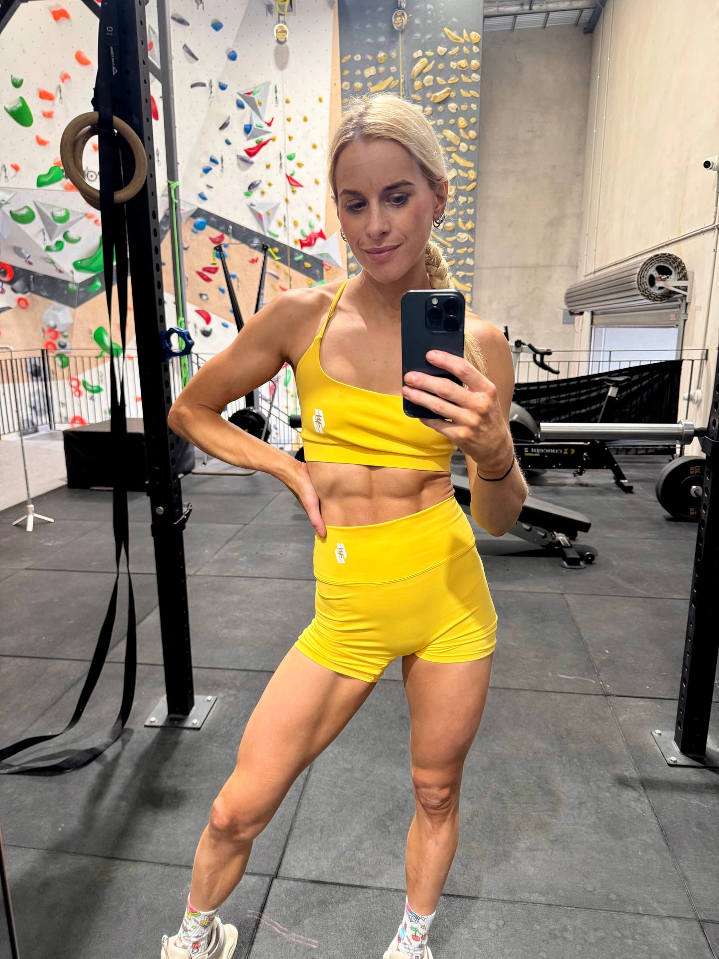 26 Essential - Cross Strap Sports Bra