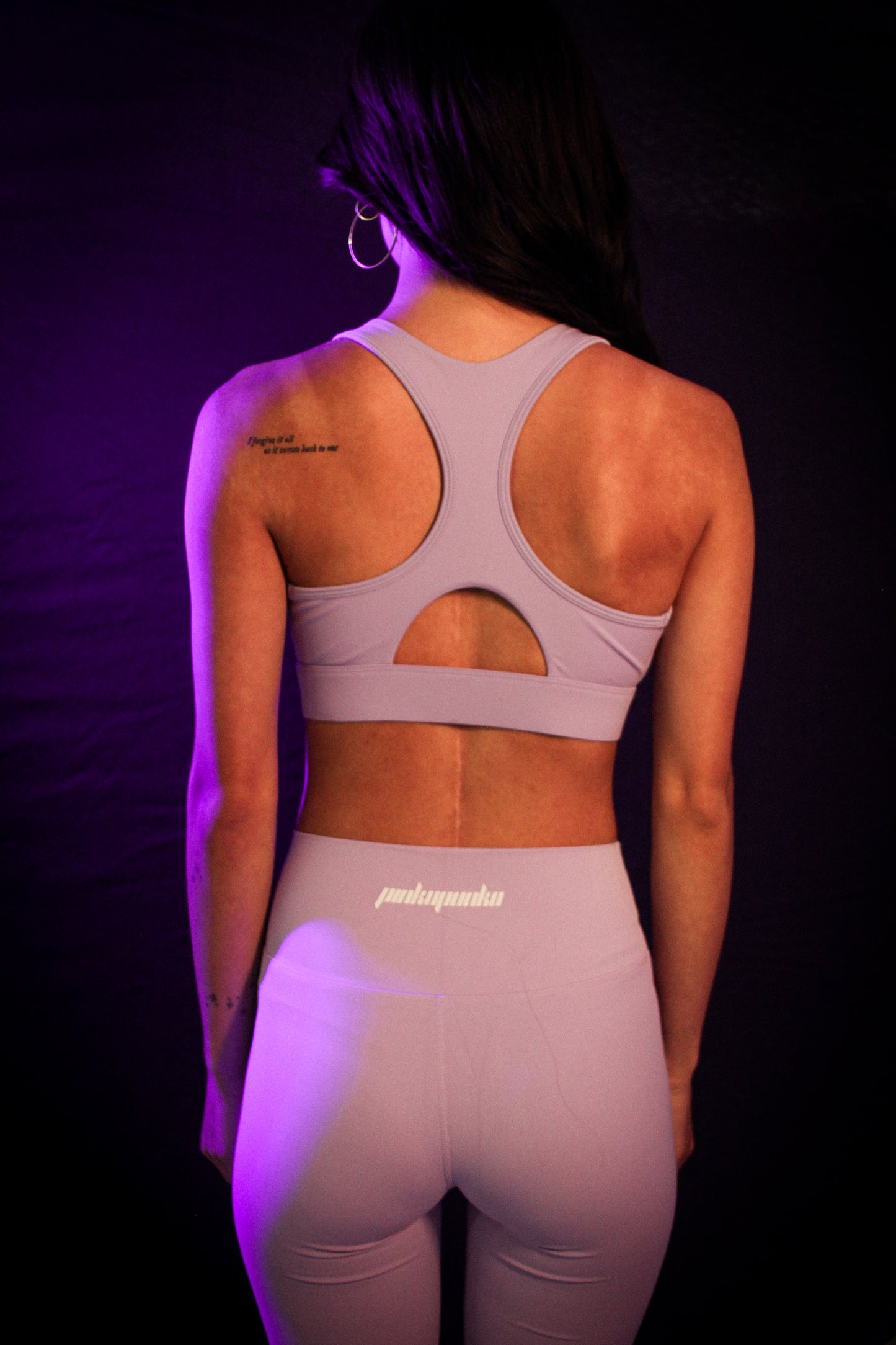 26 Essential - Crossover Sports Bra