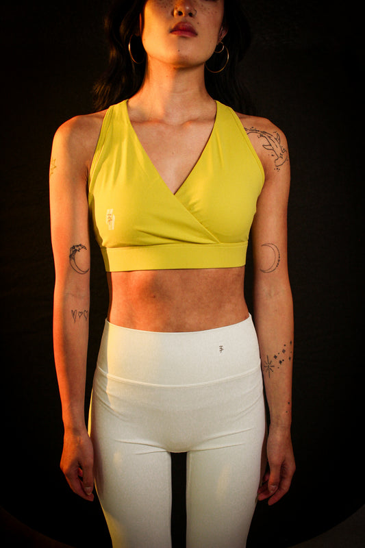 26 Essential - Crossover Sports Bra